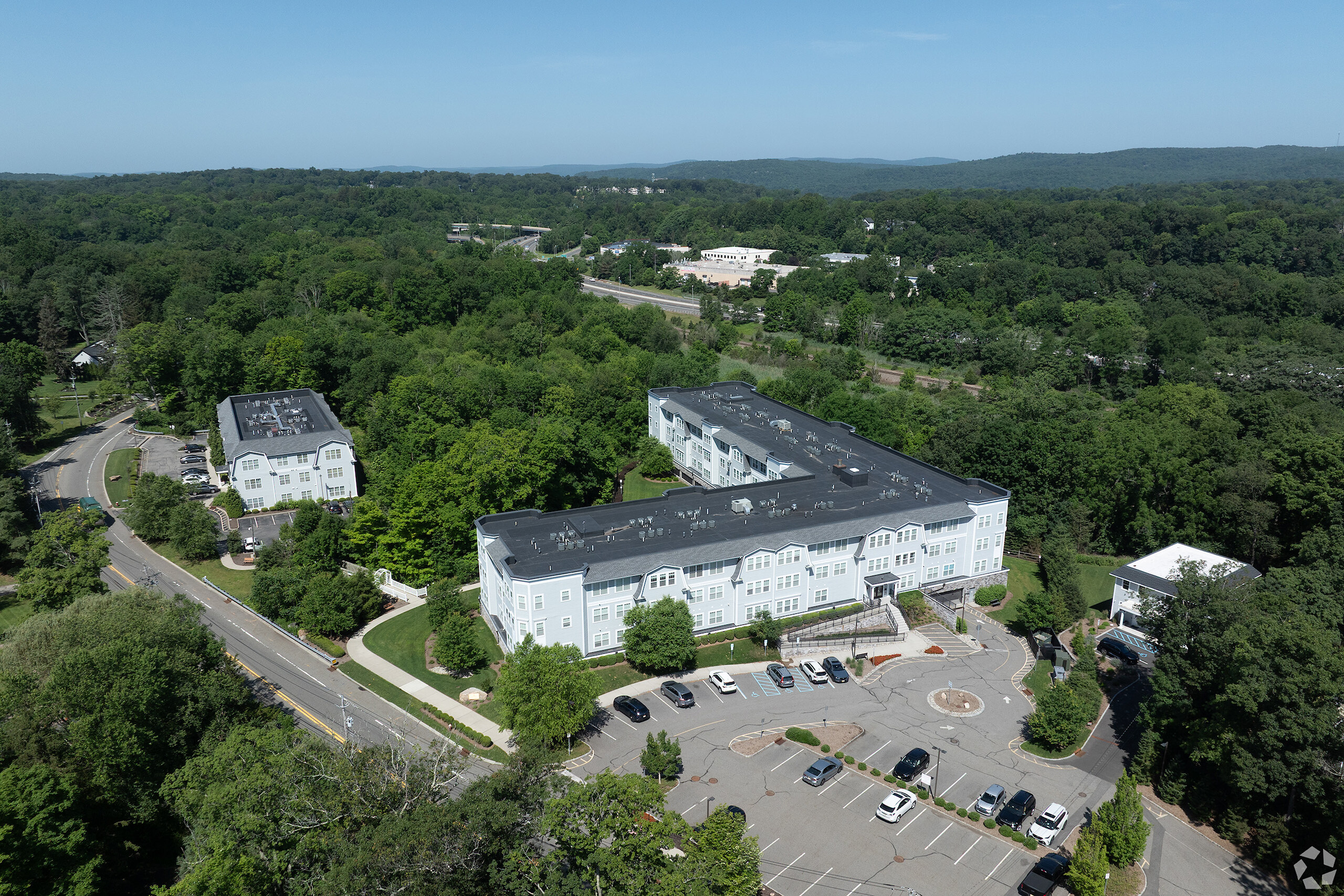 Aerial view of Colonial Pointe Franklin Lakes surrounded by wooded acreage in Franklin Lakes, NJ